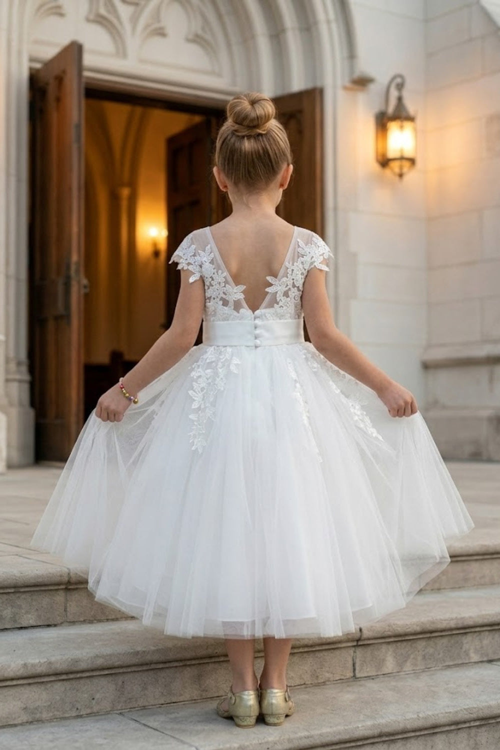White A Line Round Neck Short Sleeve Lace Flower Girl Dress