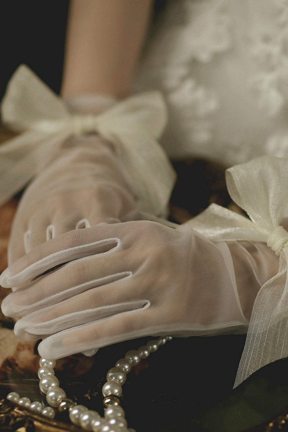 Sheer Short Wedding Gloves with Bowknot
