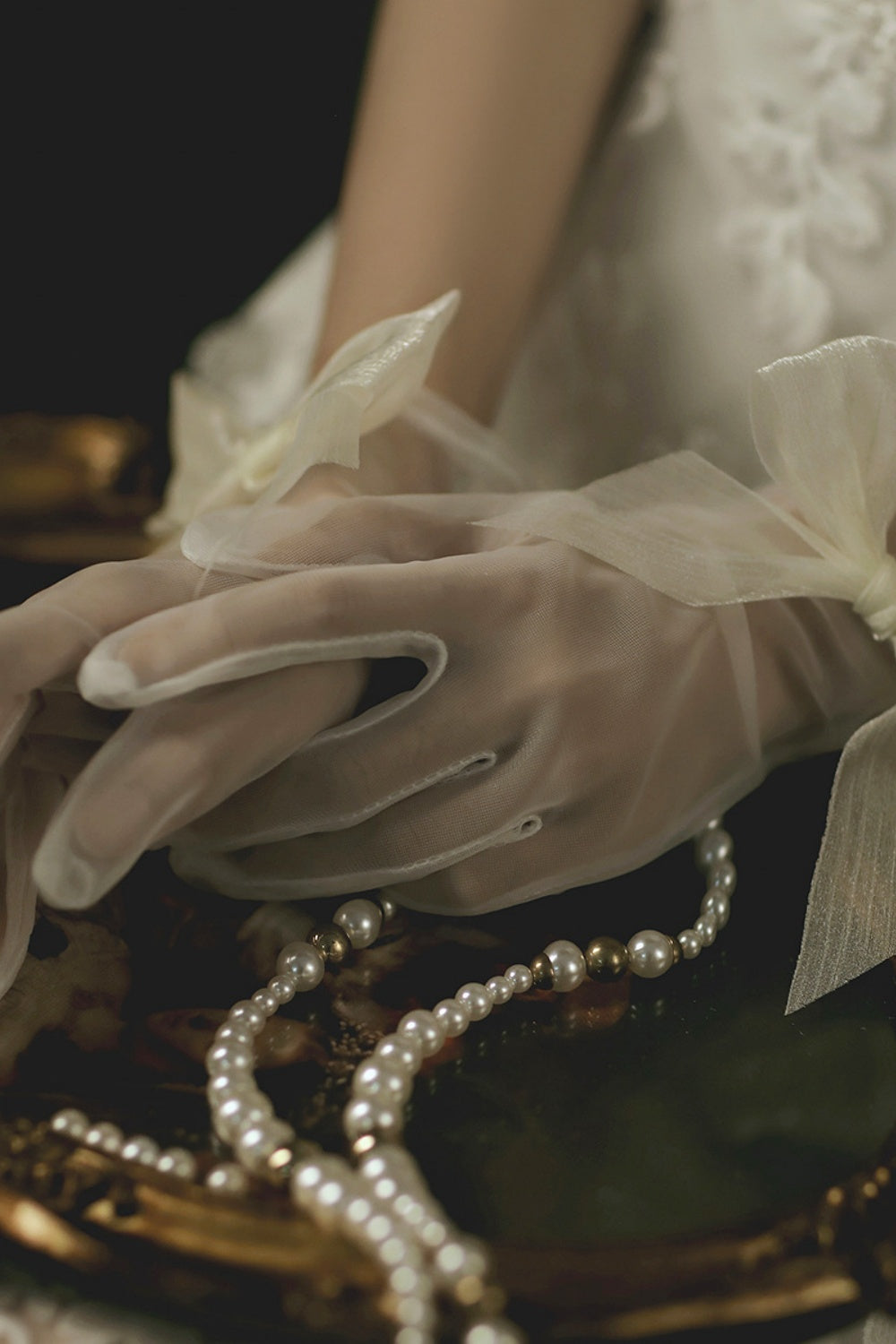 Sheer Short Wedding Gloves with Bowknot
