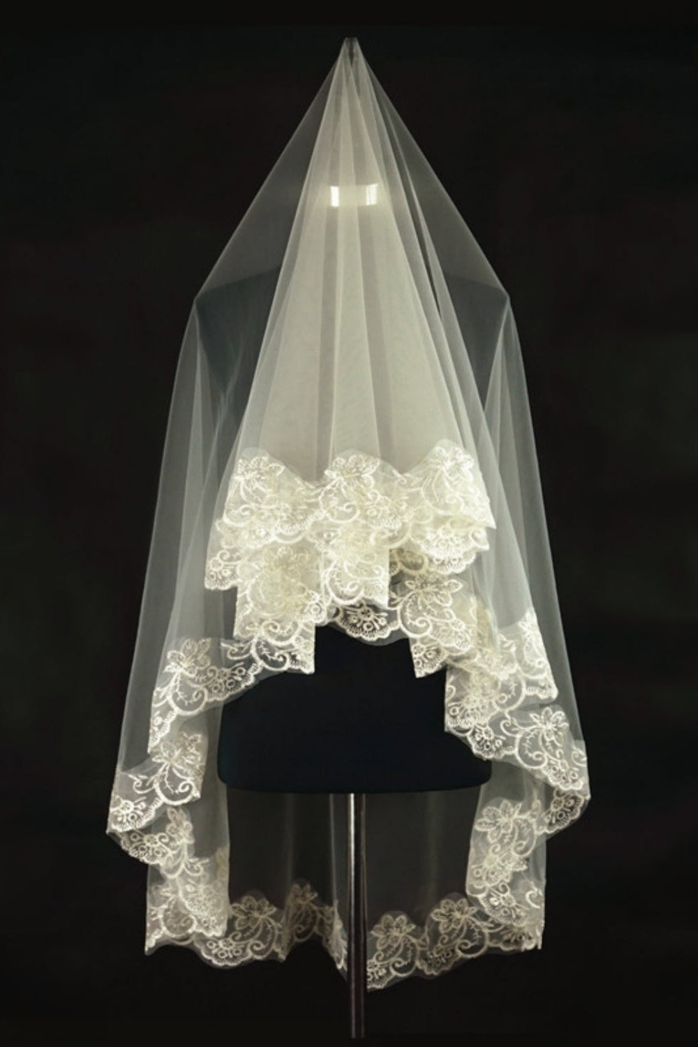 Champagne Fingertip Wedding Veil with Scalloped Lace Trim