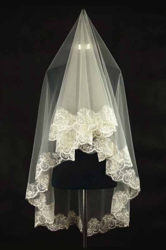 Champagne Fingertip Wedding Veil with Scalloped Lace Trim