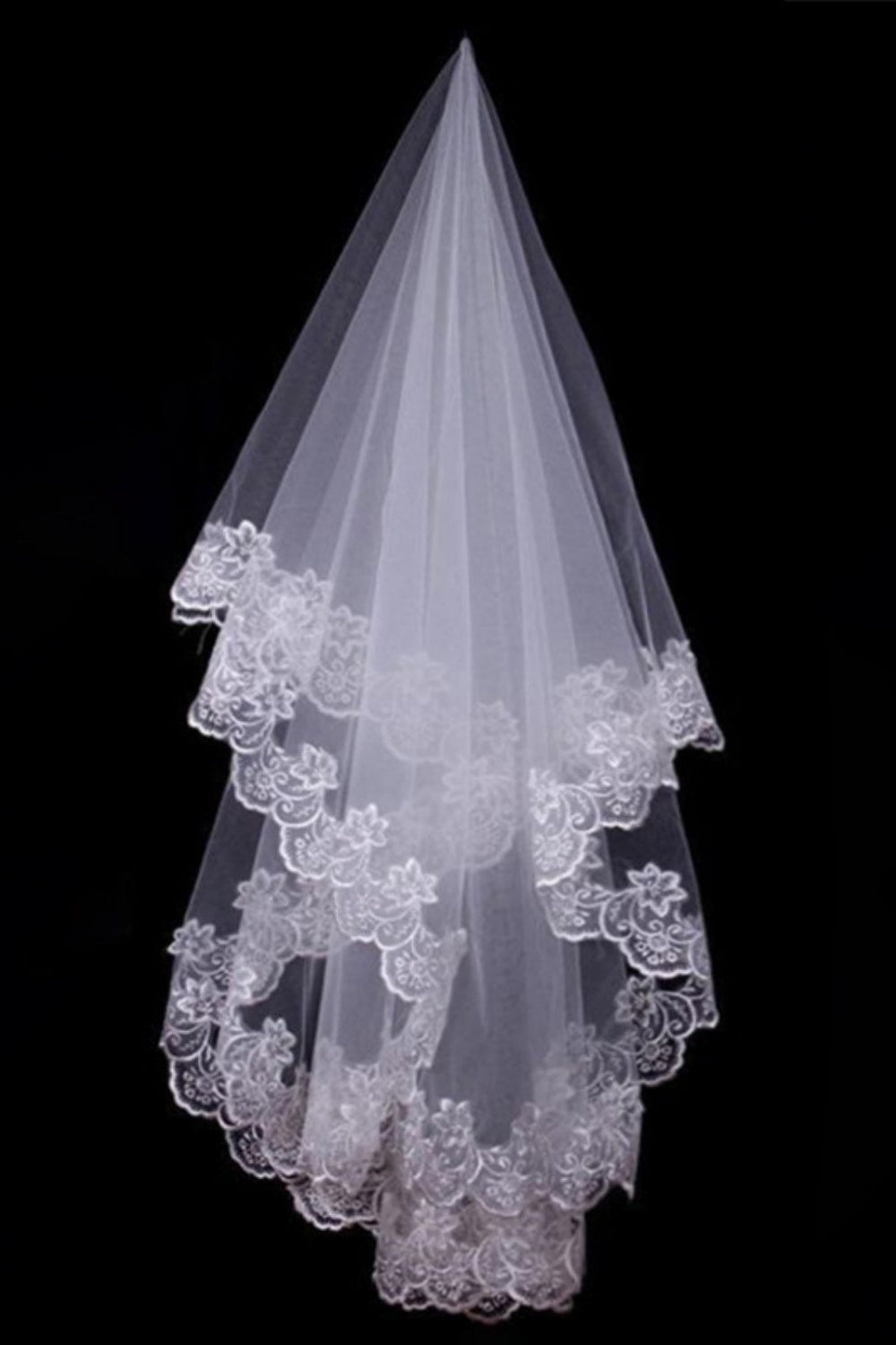 White Fingertip Wedding Veil with Scalloped Lace Edge